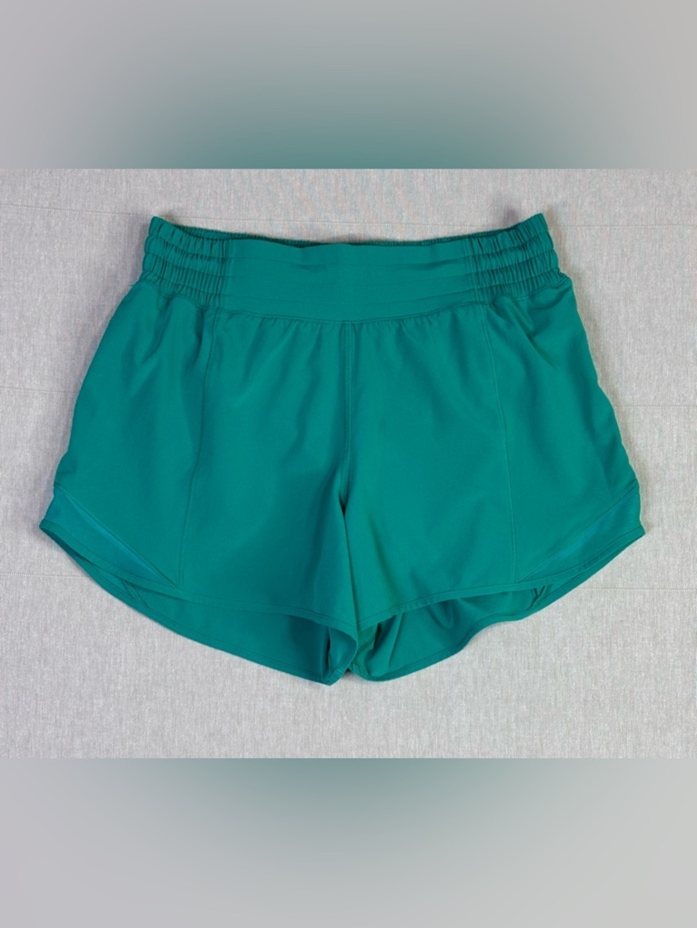 Lululemon Emerald Teal Run Shorts Size 6 Athletic Lightweight Activewear